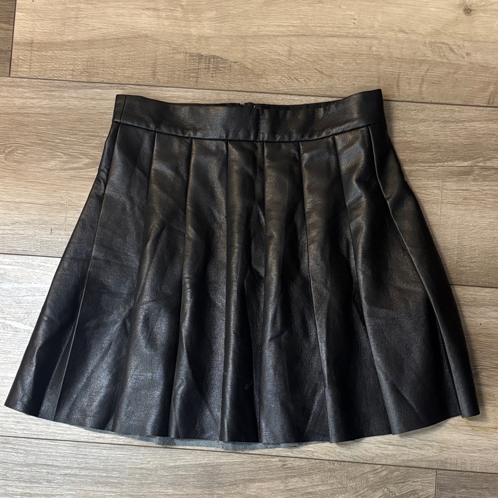 Aritzia Sunday Best Black Vegan Leather Pleated Skater Skirt - Picture 4 of 11